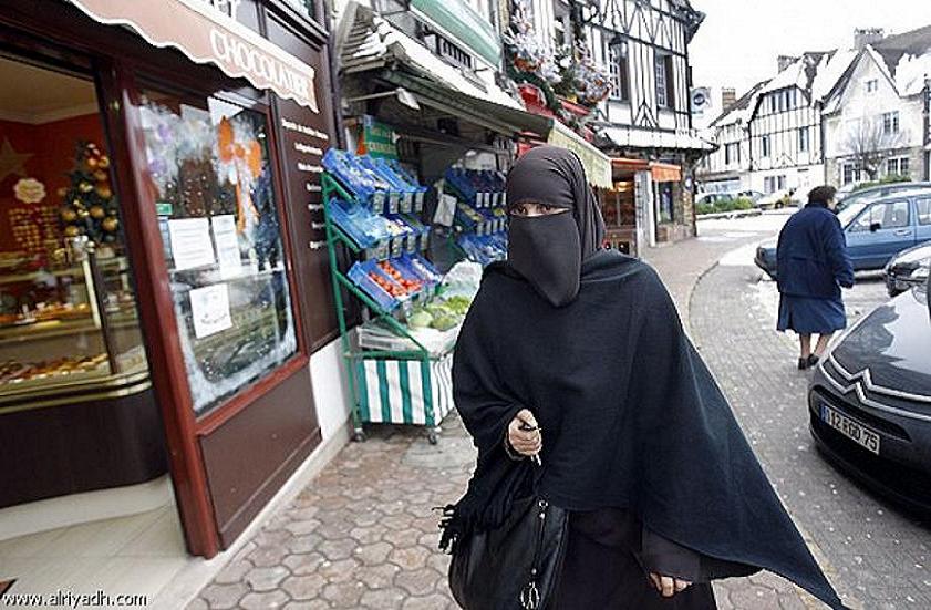 الشرطة الهولندية تساند المسلمات وترفض تنفيذ حظر النقاب